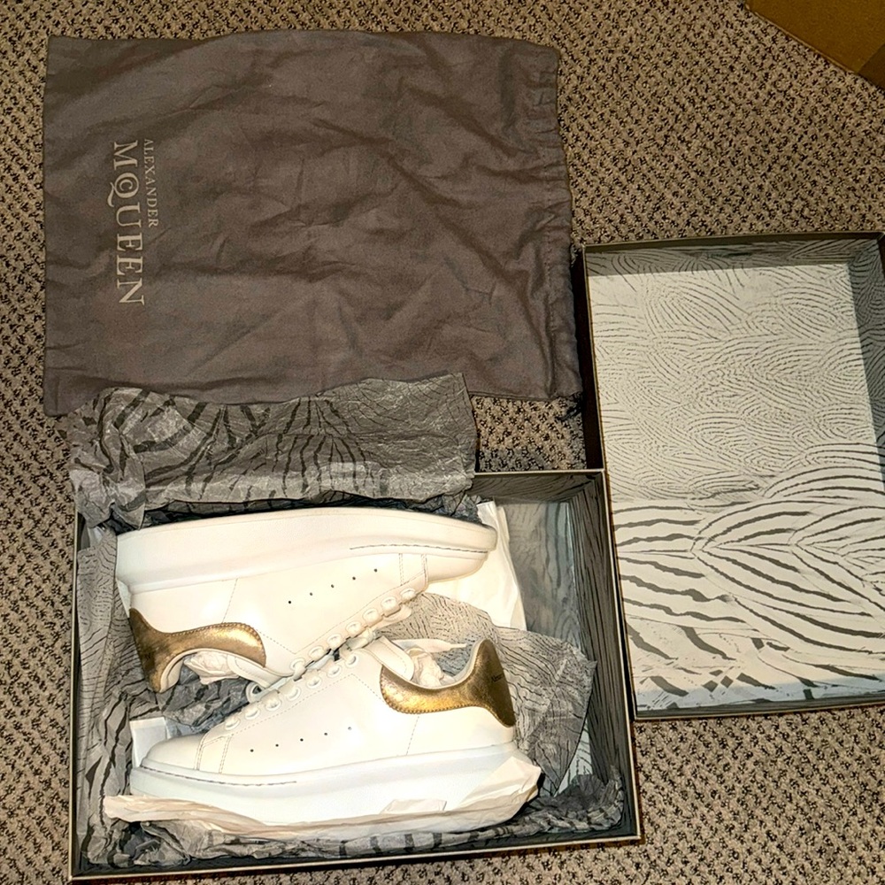 Alexander McQueen Sneakers - White/Gold